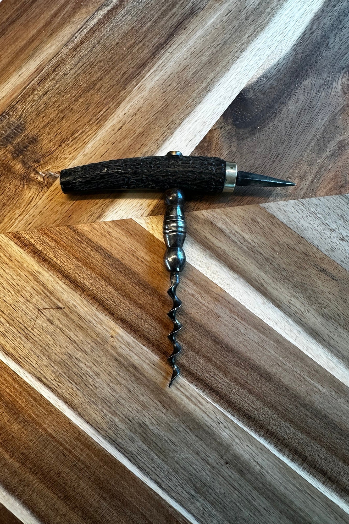 Vintage horn-handled corkscrew with steel worm
