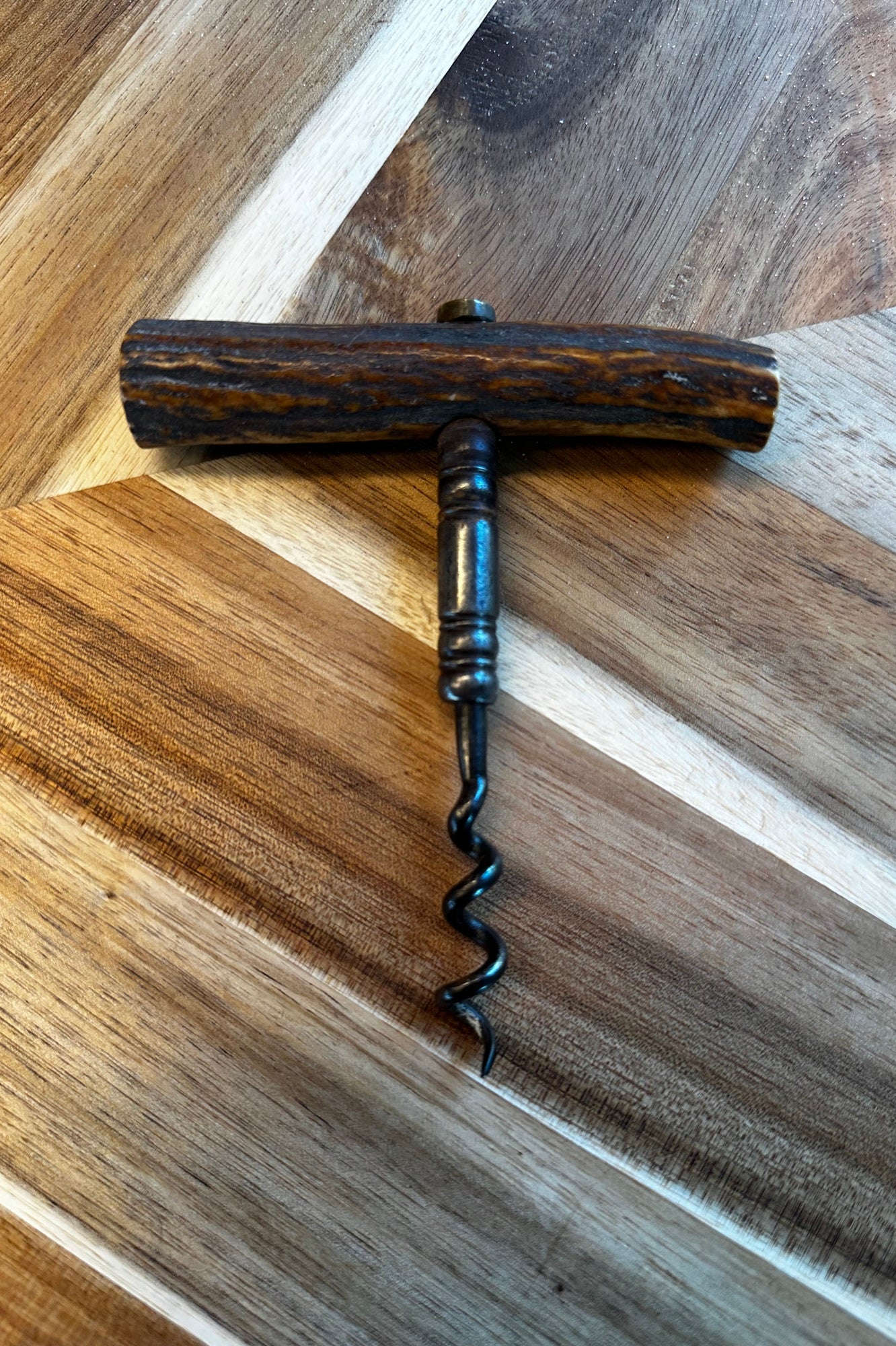 Vintage horn-handled corkscrew with steel worm