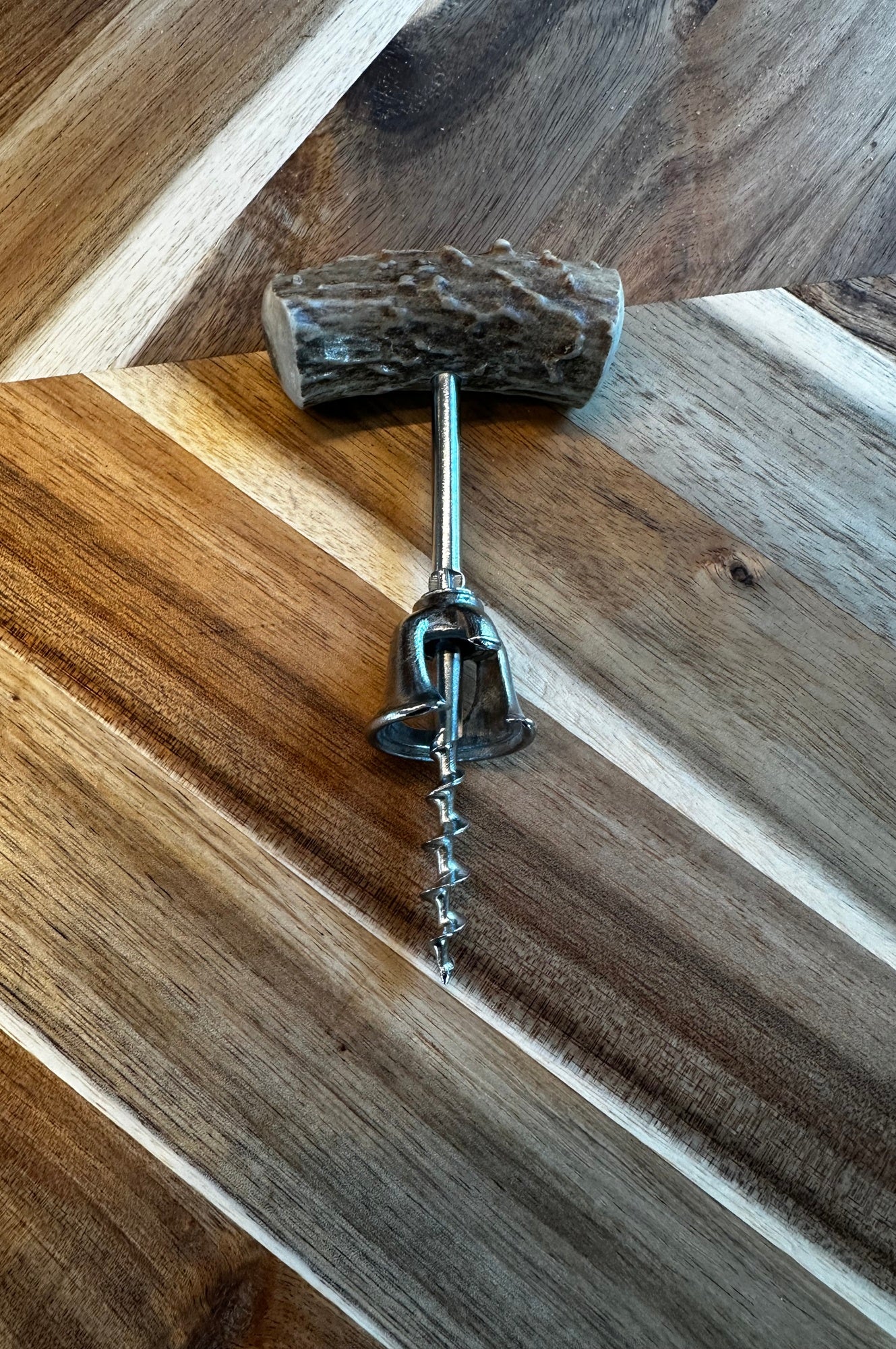 Vintage horn-handled corkscrew with steel worm