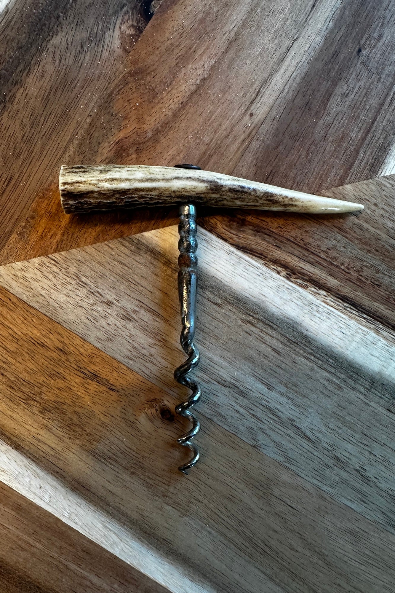 Vintage horn-handled corkscrew with steel worm