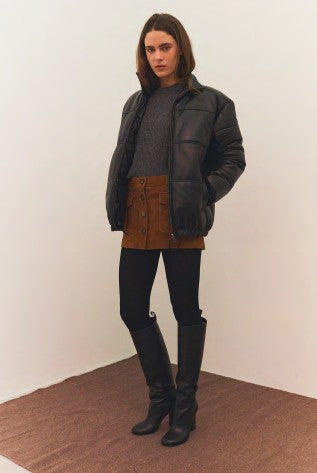 model wearing the Garment Como Tee