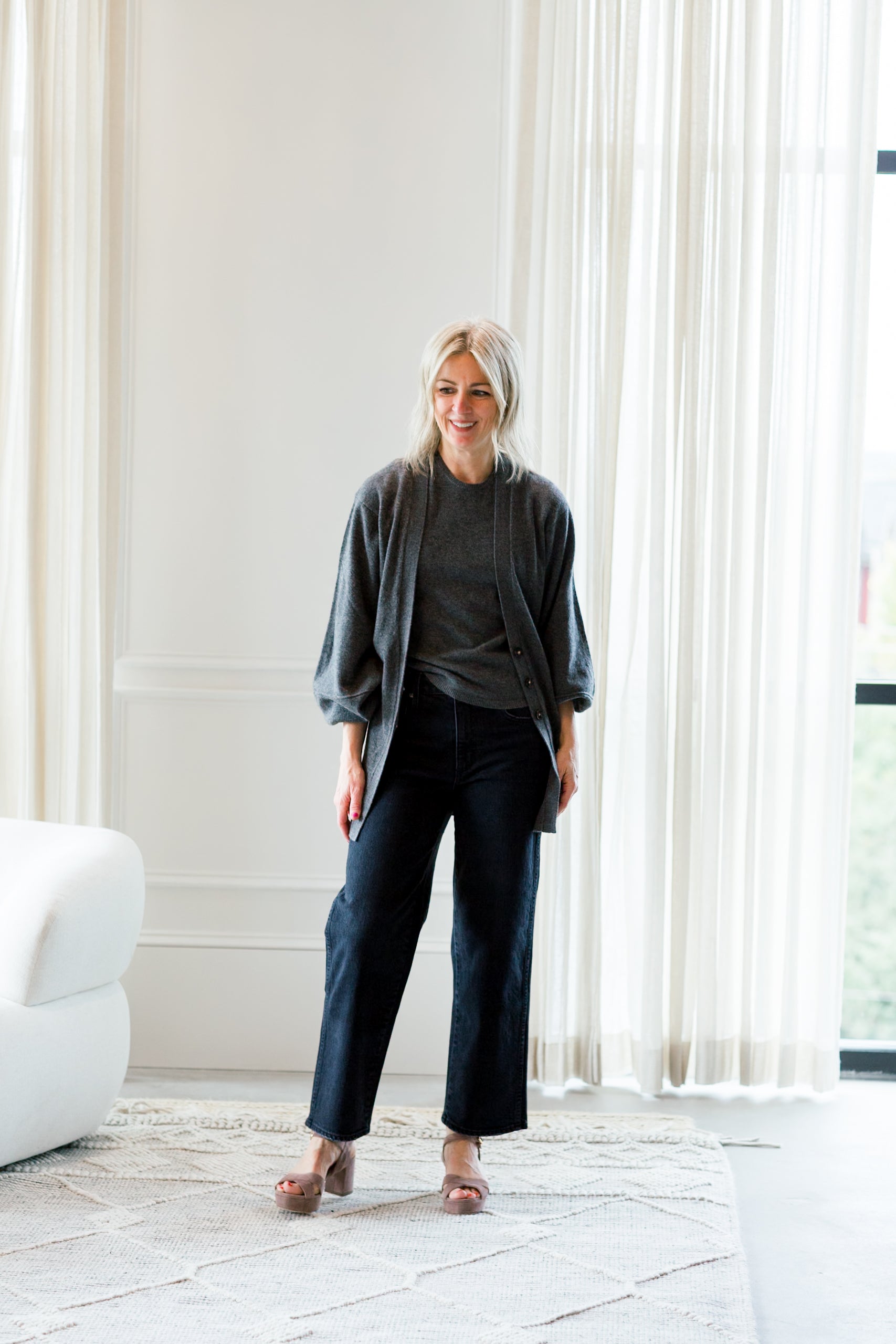 image of a woman wearing the amo billie jeans