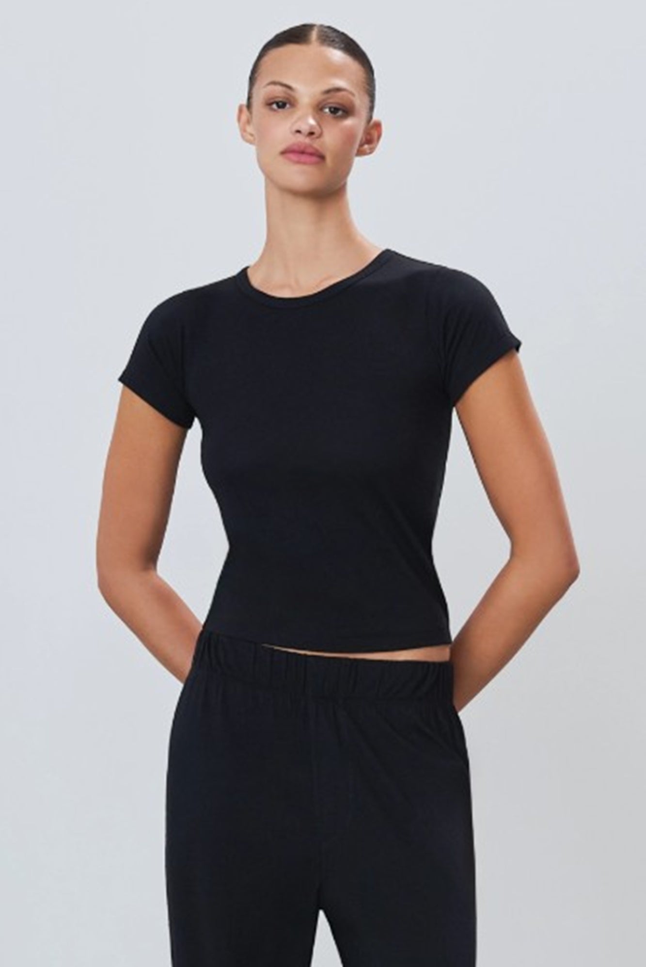 image of a model wearing the Eterne Fitted crewneck short sleeve tee in black