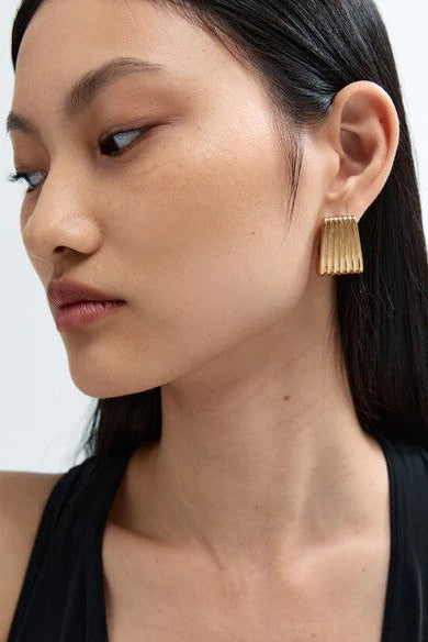 Heaven Mayhem Ribbed Gold Earrings
