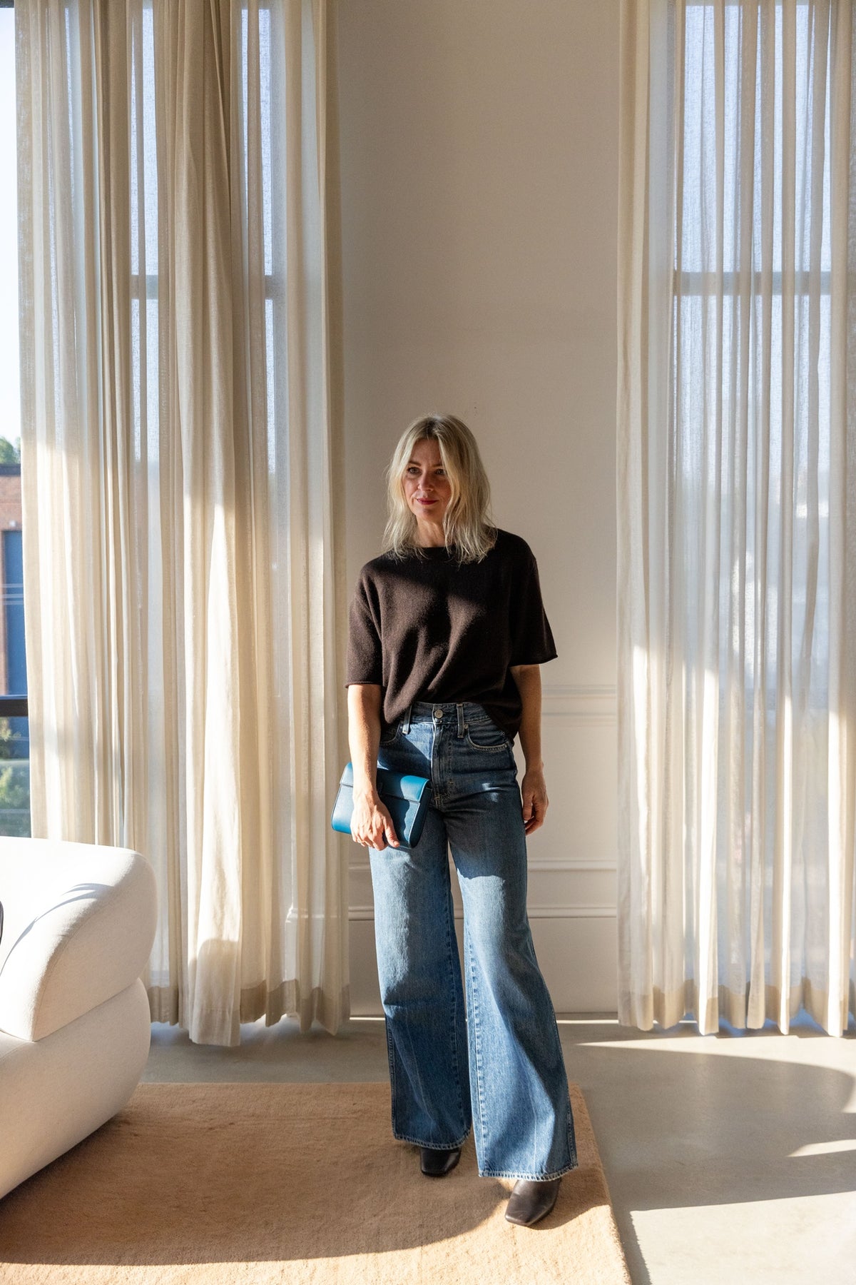 Lisa Yang Cila T-Shirt in dark oak cashmere with wide-leg AMO Frida jeans, full-length front view