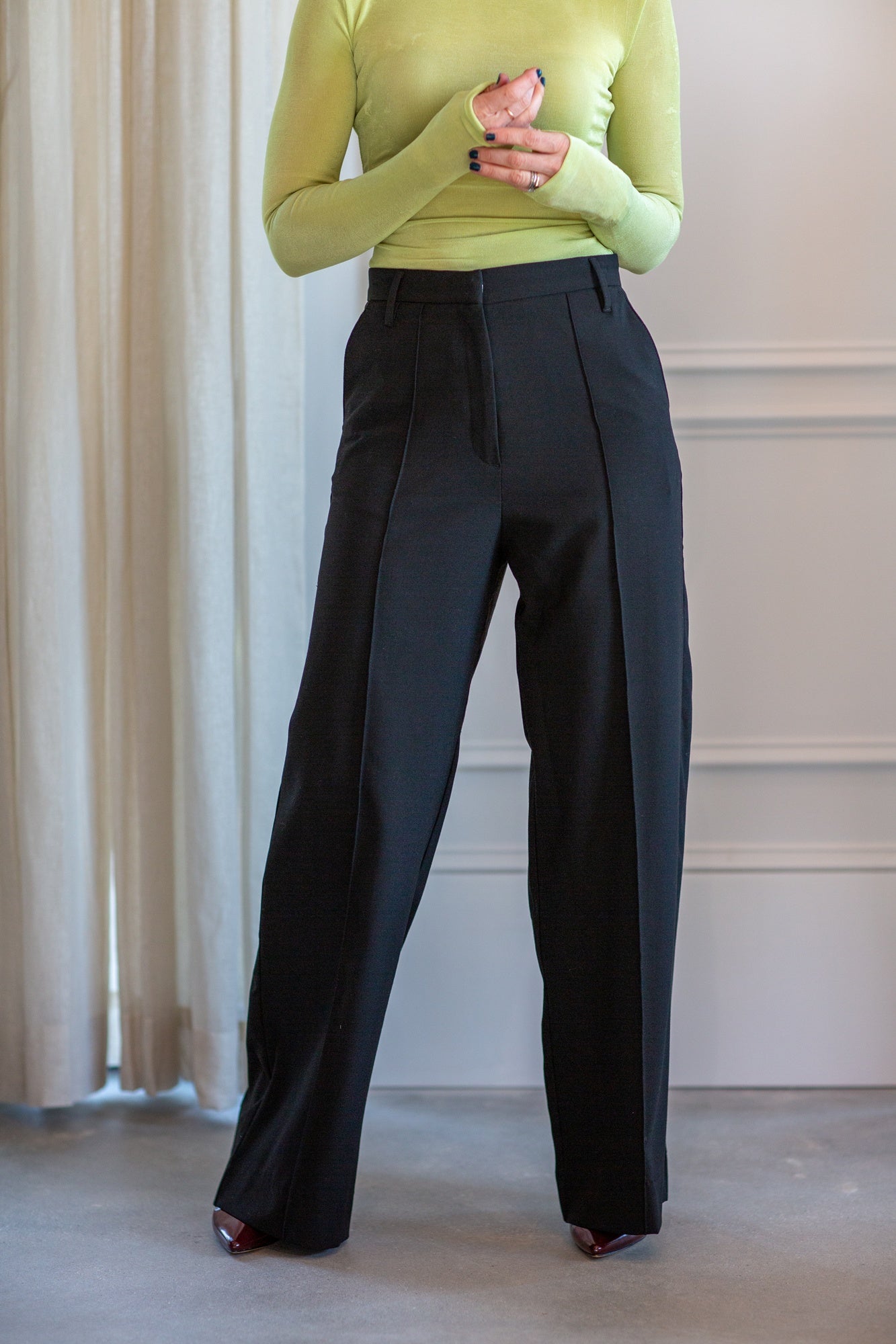 model wearing the Herskind Kimberly pant and Seroya lilia top