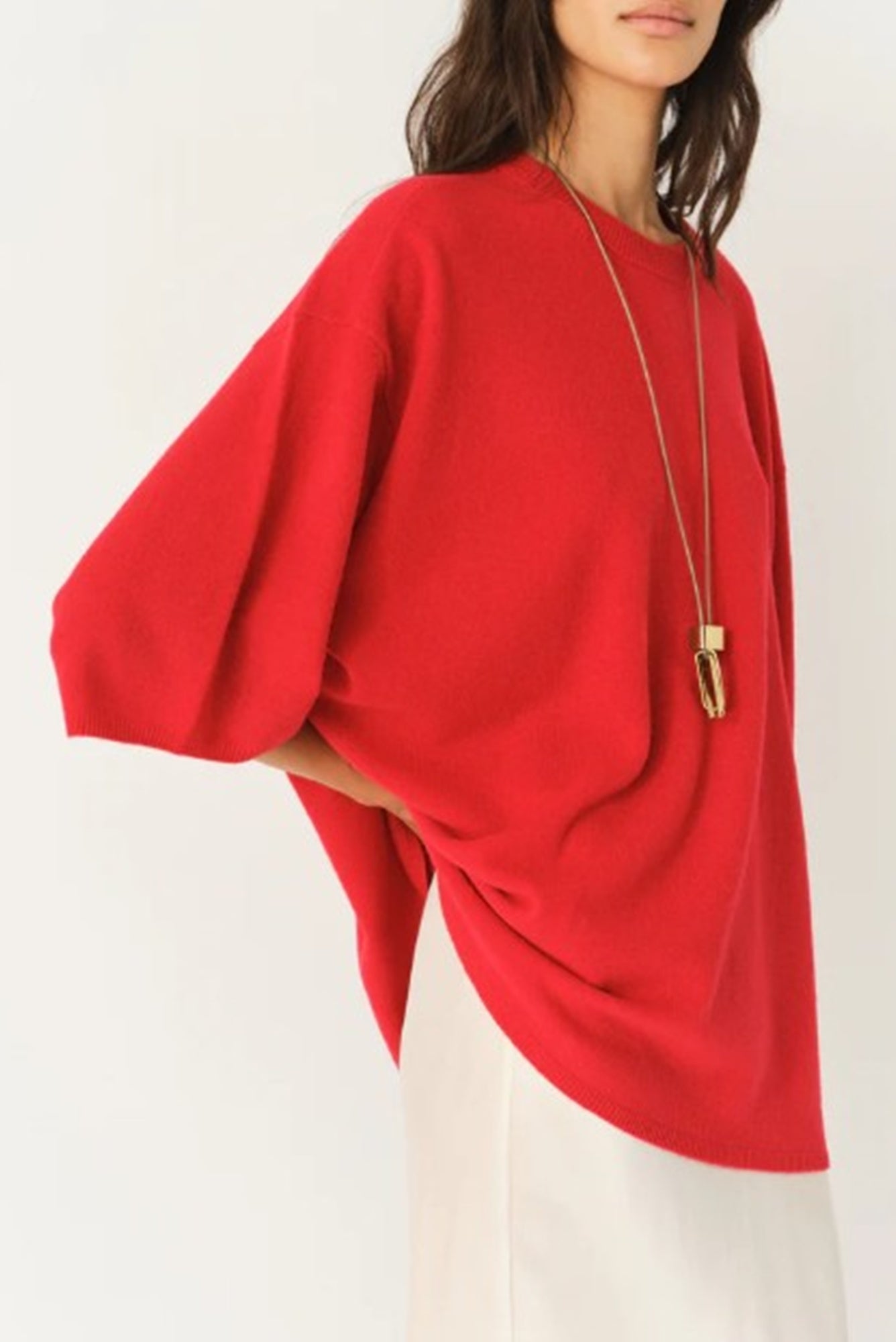 model wearing the Garment Como Oversized Tee