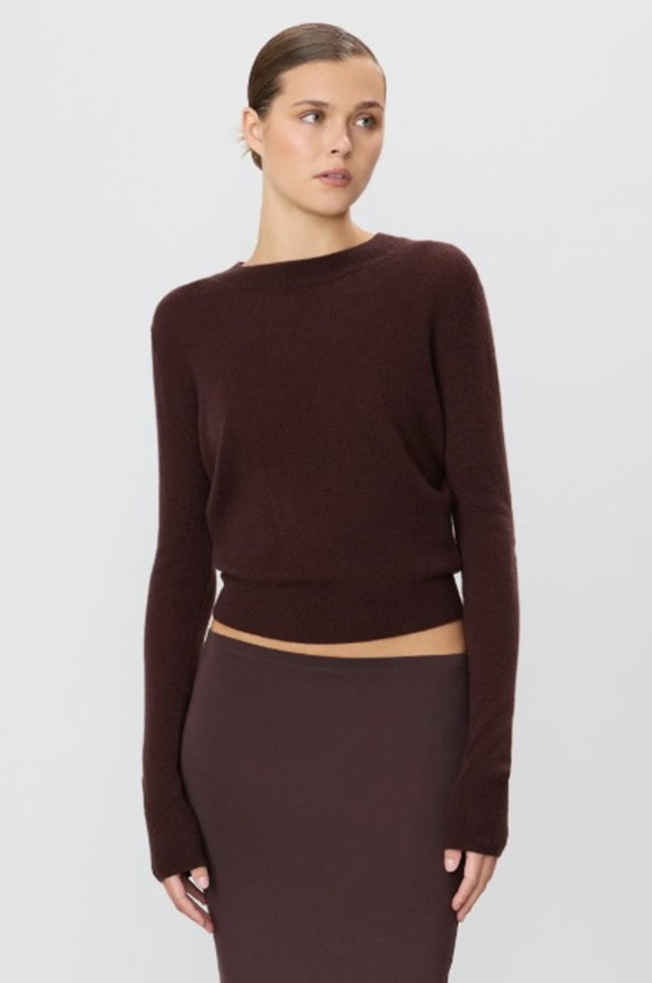 model wearing the Eterne francis sweater in espresso