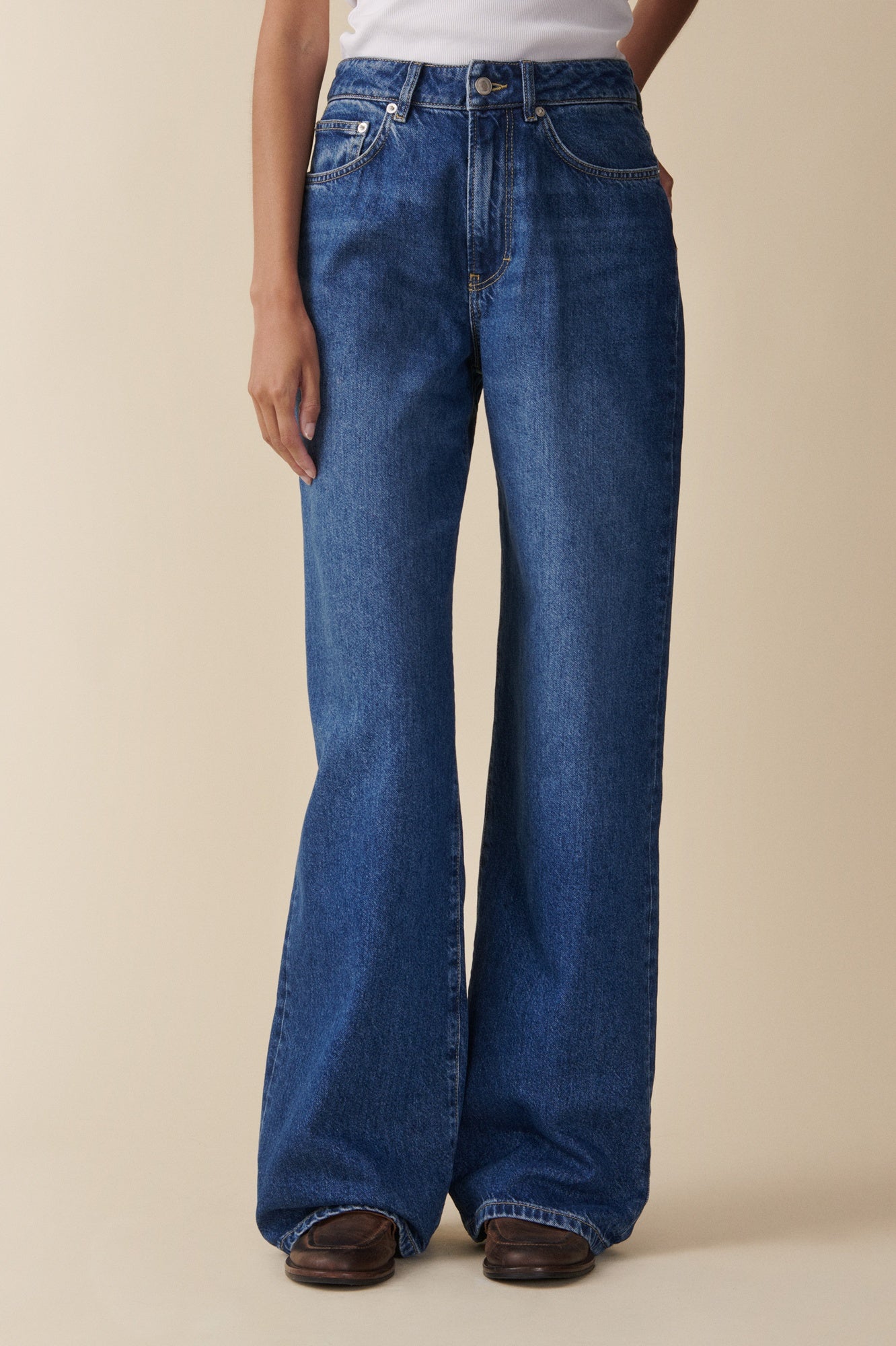 image of a model wearing the Jeanerica Belem Jeans in Vintage 62