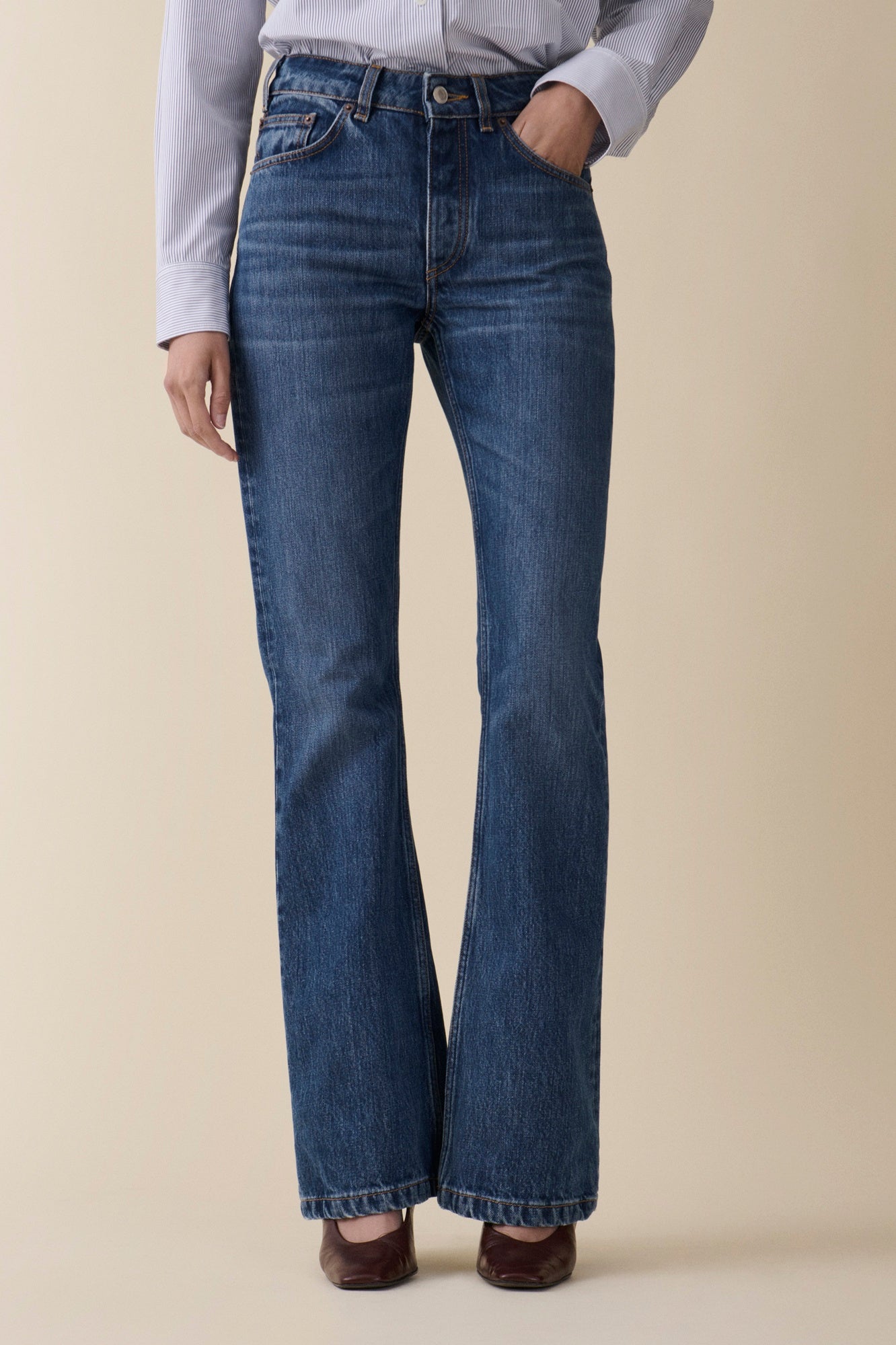 image of a model wearing the Jeanerica Moda Jeans in Fresco Blue