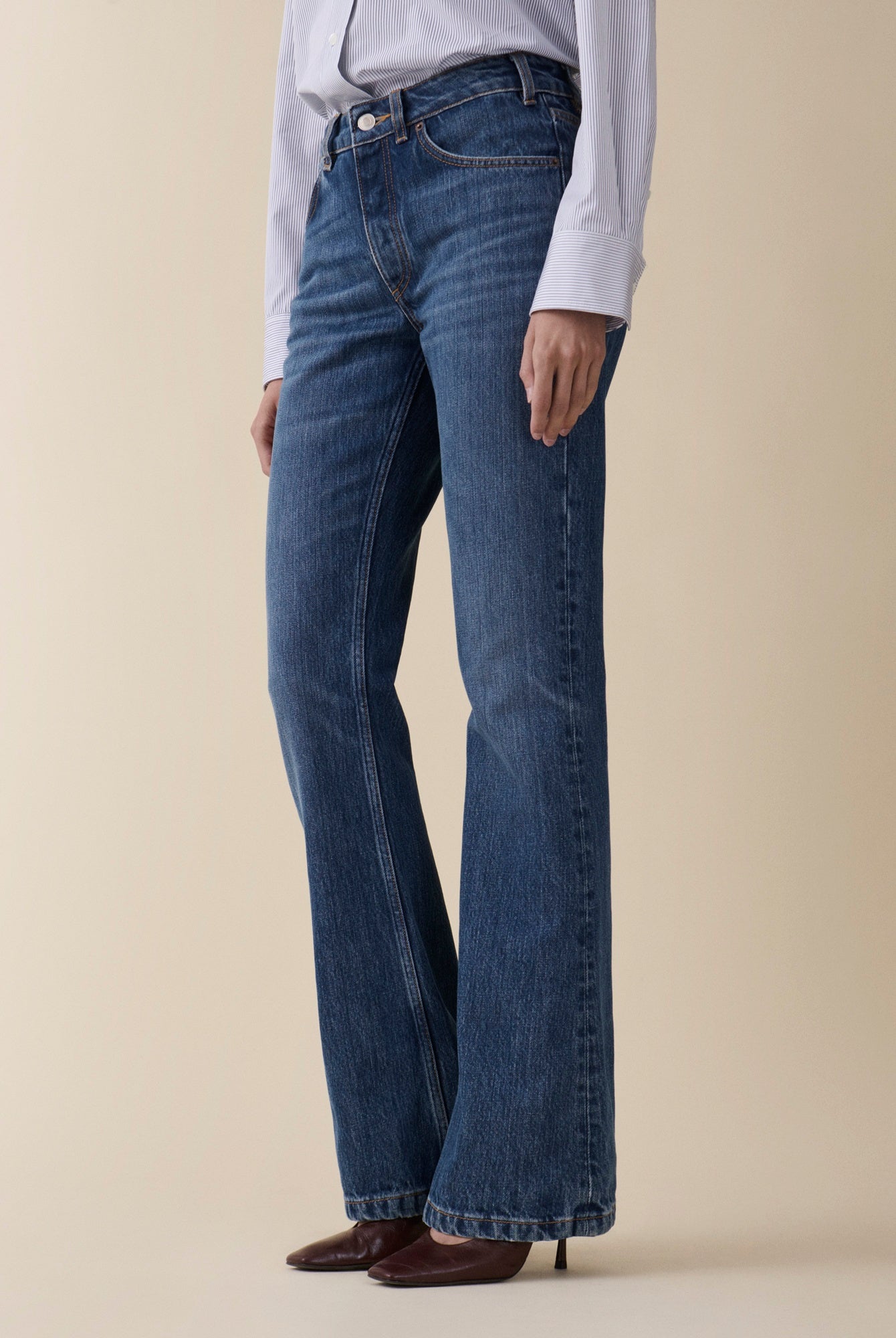 image of a model wearing the Jeanerica Moda Jeans in Fresco Blue