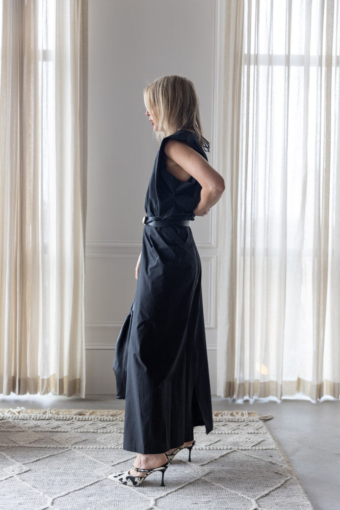 image of a woman wearing the Alysi Long Poplin Dress