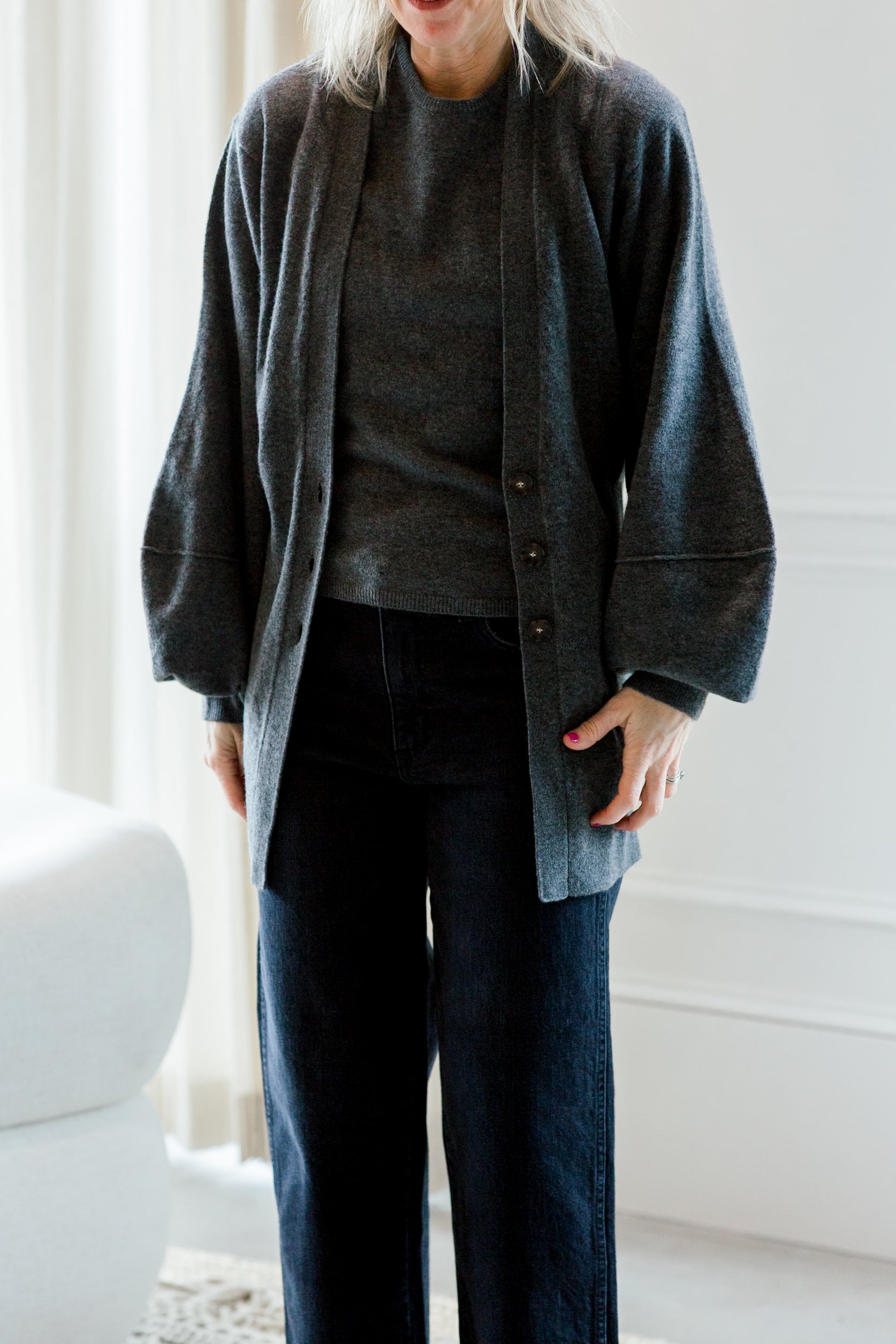 image of a woman wearing the amo billie jeans