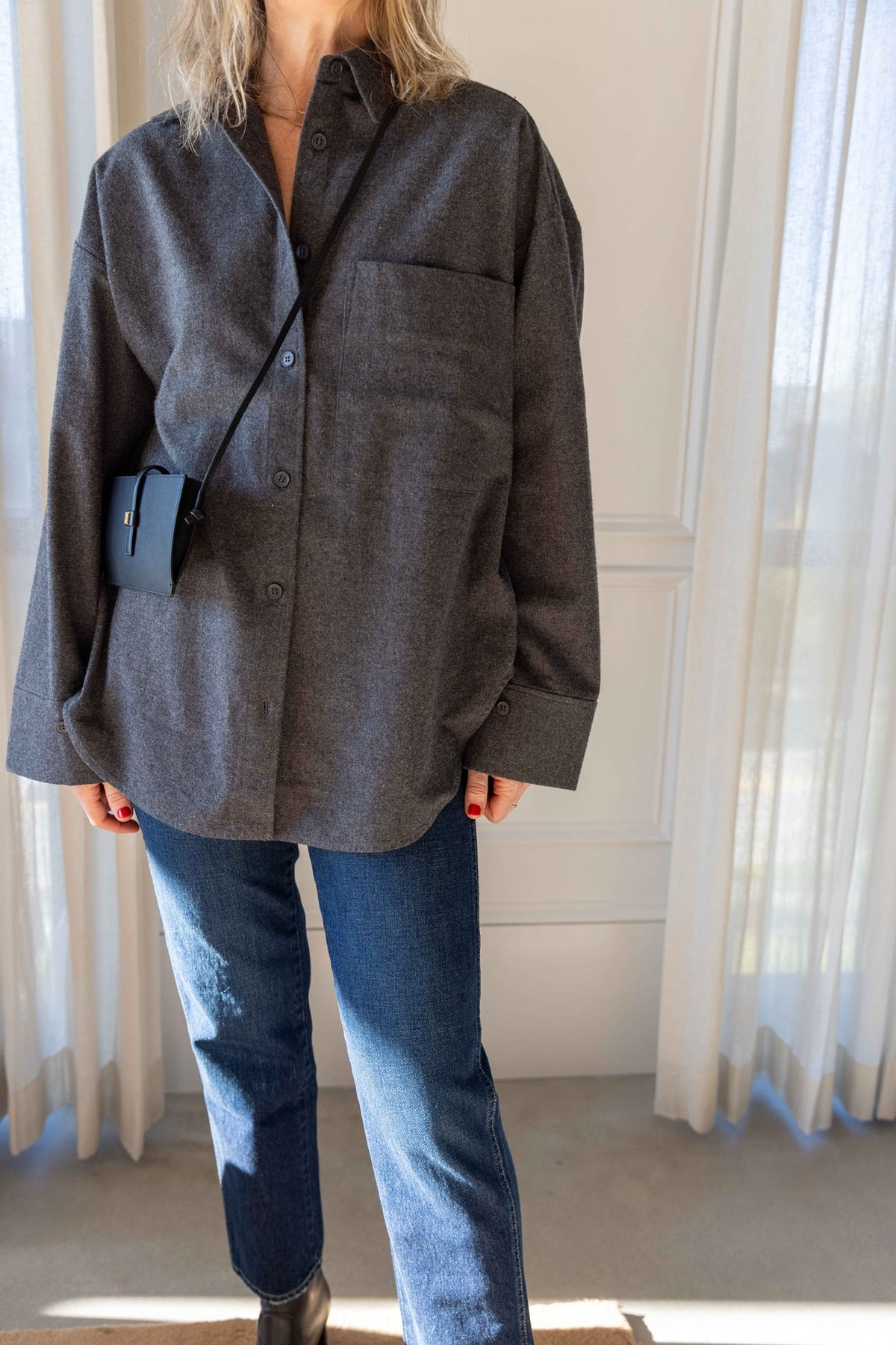 by Malene Birger Derris Flannel Shirt in dark grey melange, worn oversized with blue jeans and the black Vera Phone Case on a crossbody strap