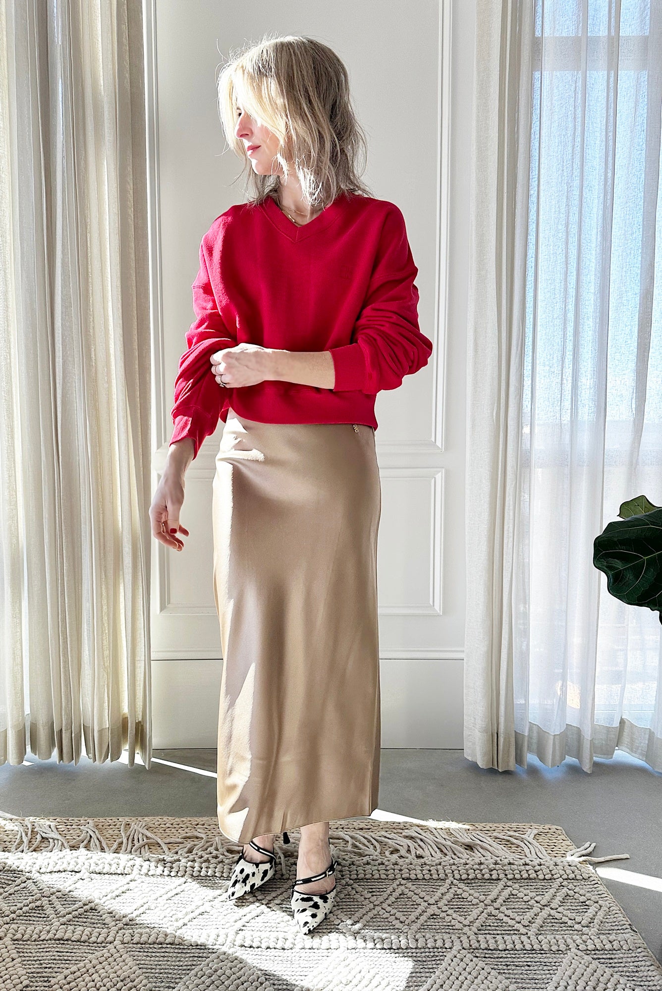 Eterne Cropped V-Neck Sweatshirt