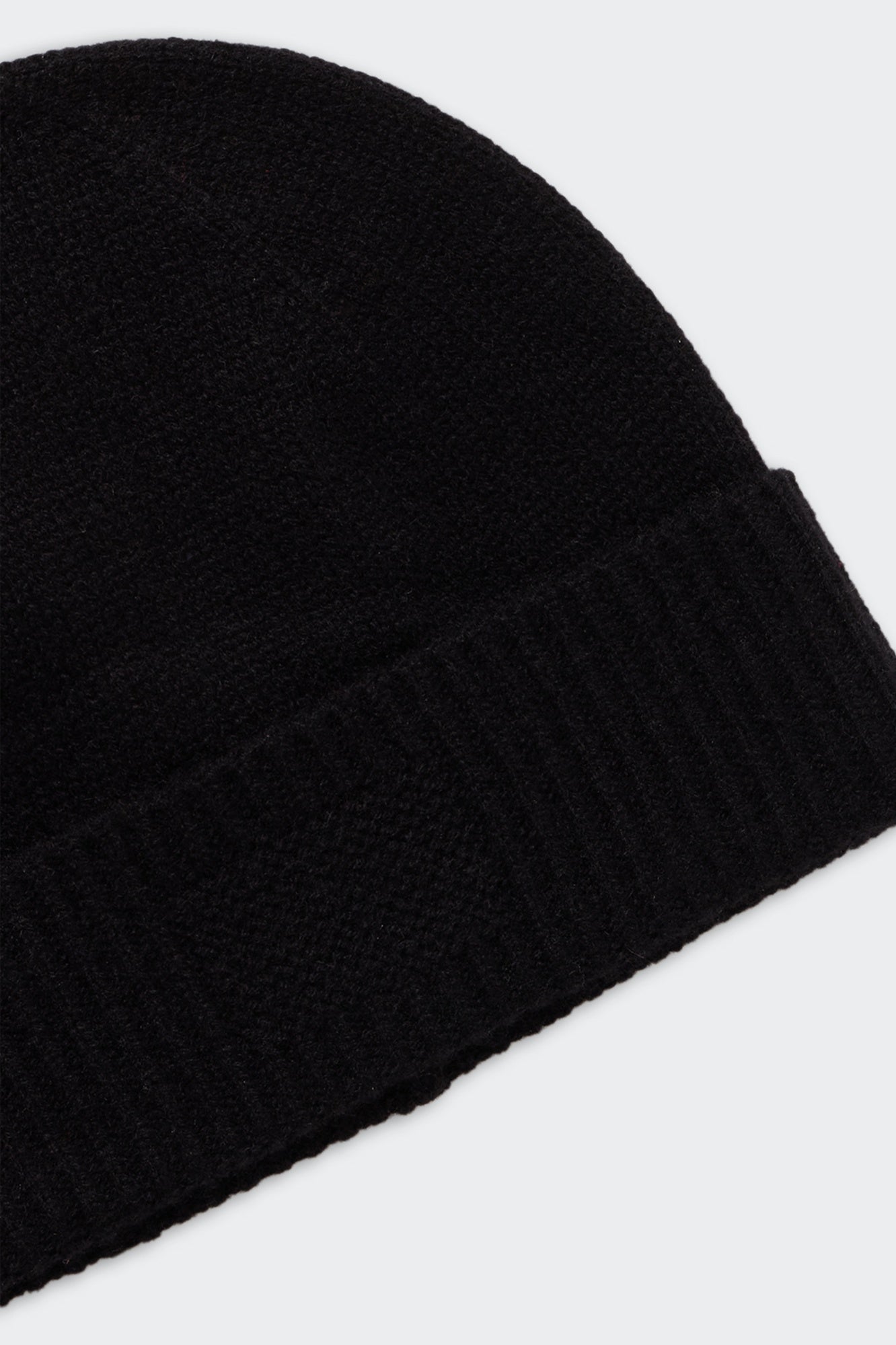 close up image of the guest in residence cashmere beanie in black