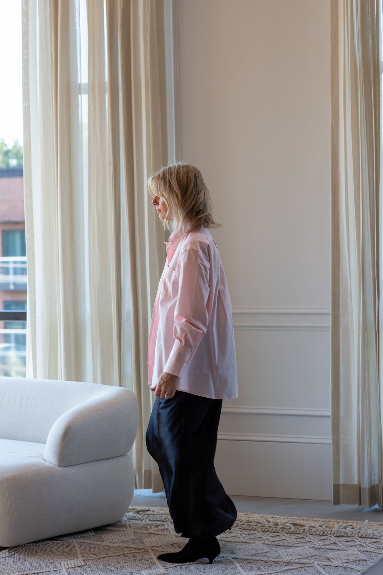 model wearing the house of dagmar asymmetrical shirt in pink