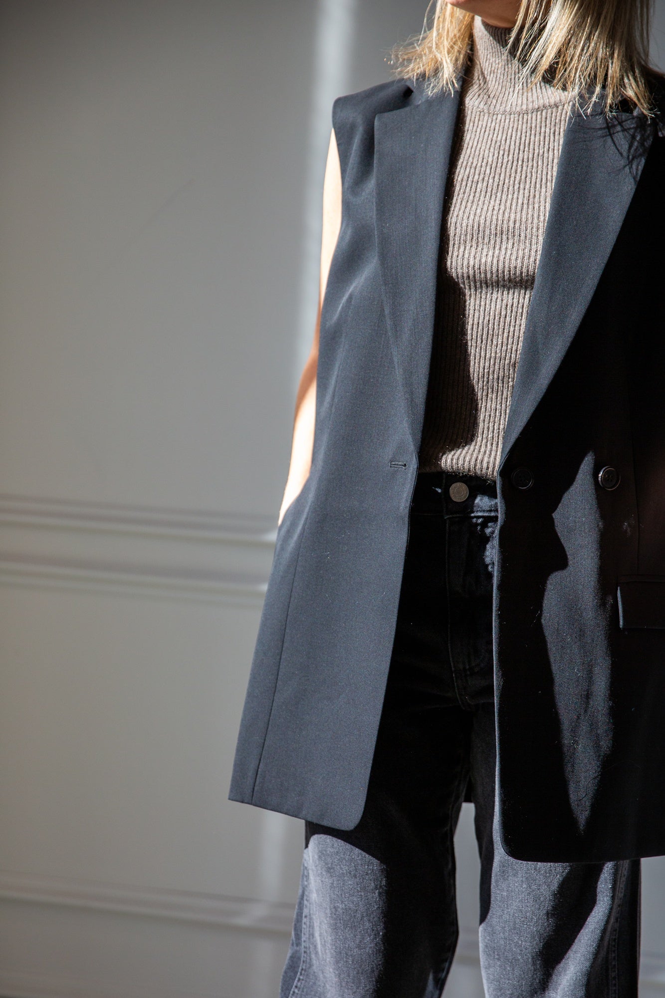 St Agni Wool Sleeveless Split Blazer