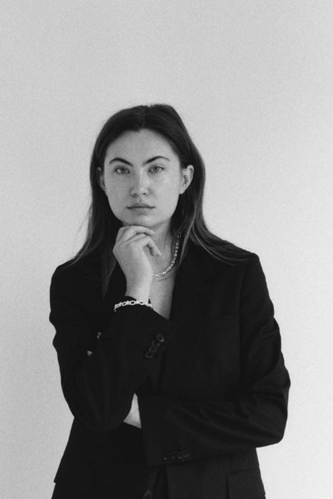 image of a model wearing the Studio Bille Hollow Necklace